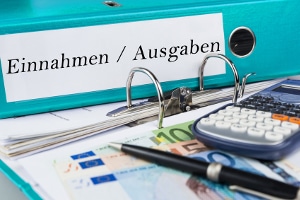 Eine Bonitätsprüfung umfasst verschiedene Aspekte der Finanzen.