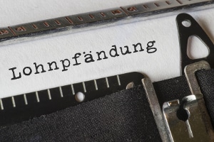 Lohnpfändung: Werden Überstunden gemacht, kann die Vergütung zur Hälfte gepfändet werden.