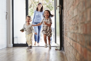 Wie verschiebt sich die Pfändungsfreigrenze, wenn Sie verheiratet sind und 2 Kinder haben?