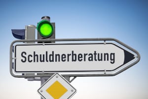 Eine Schuldnerberatung kann Ihnen Alternativen zur Umschuldung trotz Lohnpfändung aufzeigen.