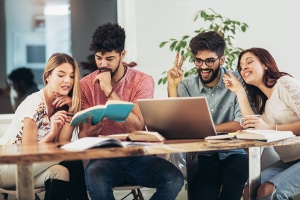 Machen Studenten Schulden, kann sie das noch bis in das Berufsleben verfolgen.